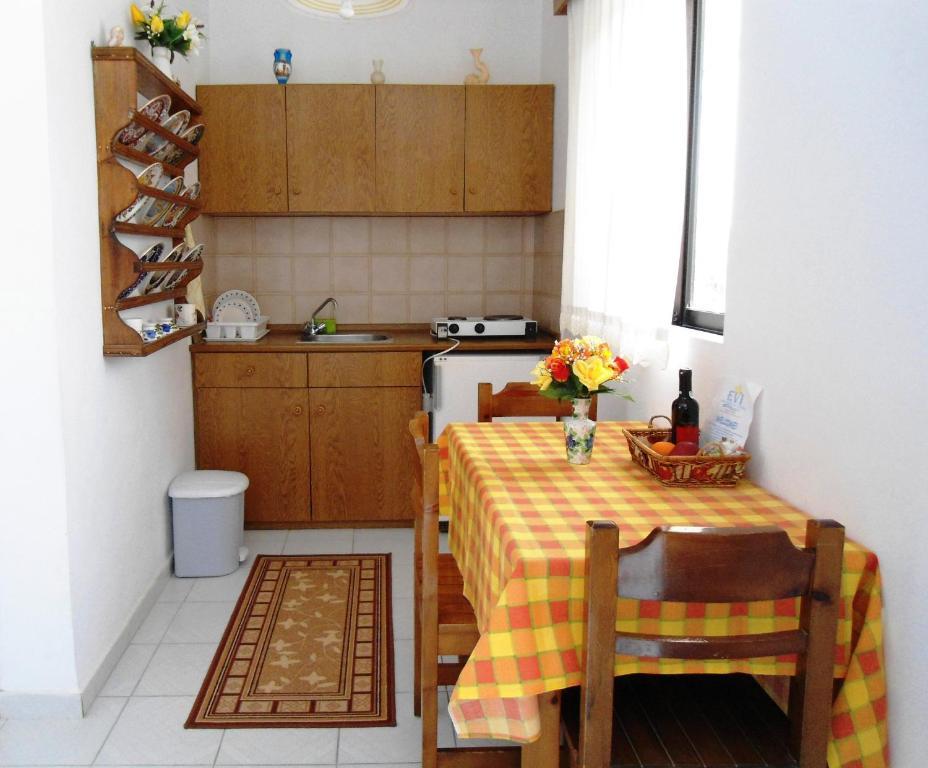 Evi Apartments And Studios Theologos  Room photo