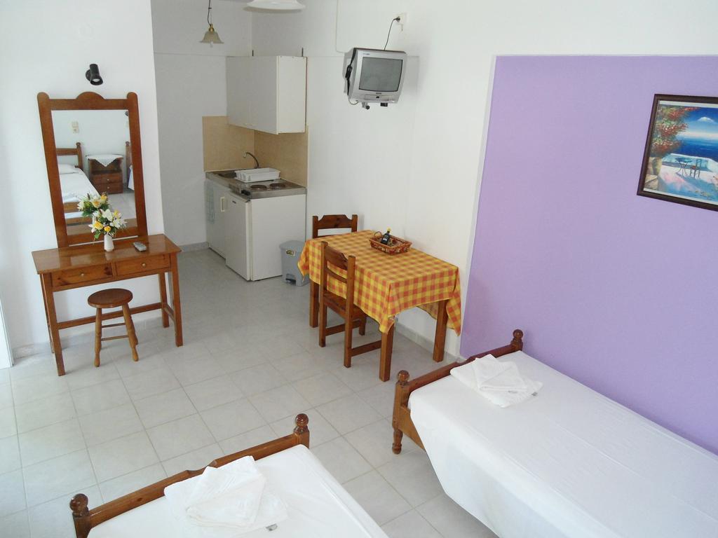 Evi Apartments And Studios Theologos  Room photo