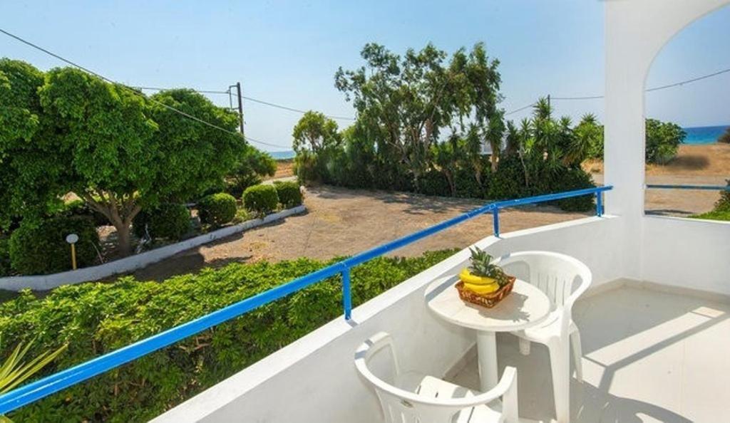 Evi Apartments And Studios Theologos  Room photo