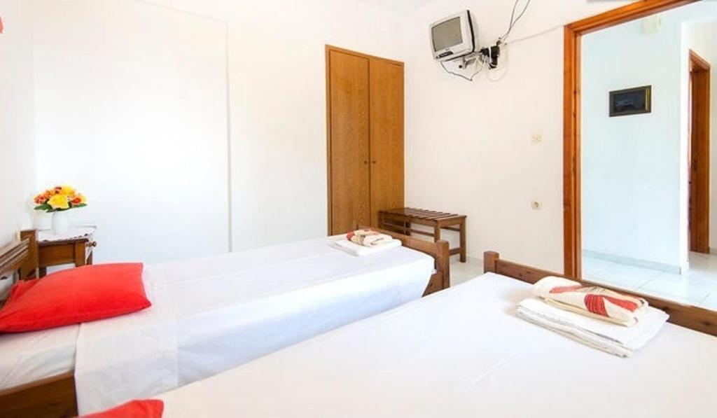 Evi Apartments And Studios Theologos  Room photo