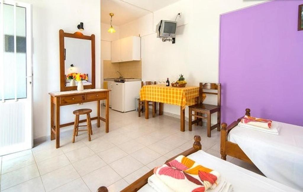 Evi Apartments And Studios Theologos  Room photo