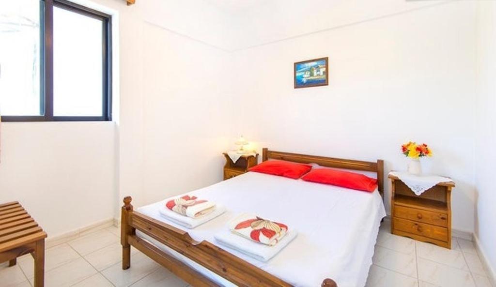 Evi Apartments And Studios Theologos  Room photo